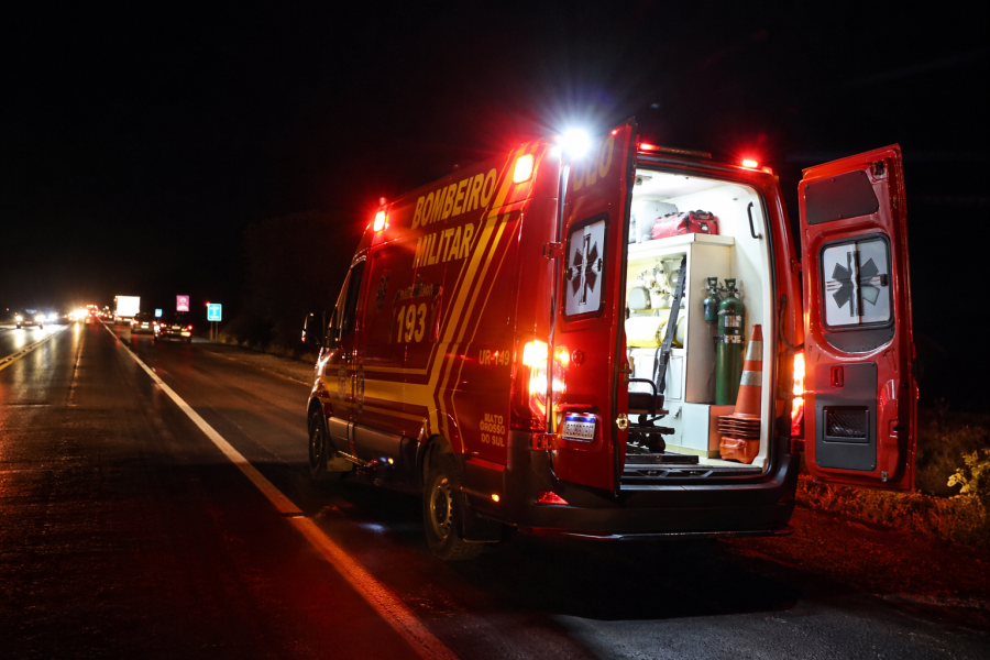 Colisão entre três veículos na BR-060 deixa feridos e mobiliza Bombeiros em Chapadão do Sul