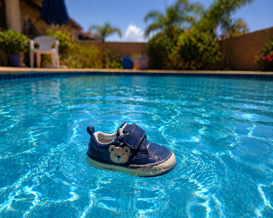 Bebê que se afogou em piscina em Costa Rica morre após dois dias internado em Campo Grande