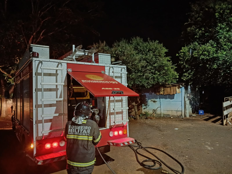 Incêndio destrói casa em Cassilândia e levanta suspeita de ação criminosa