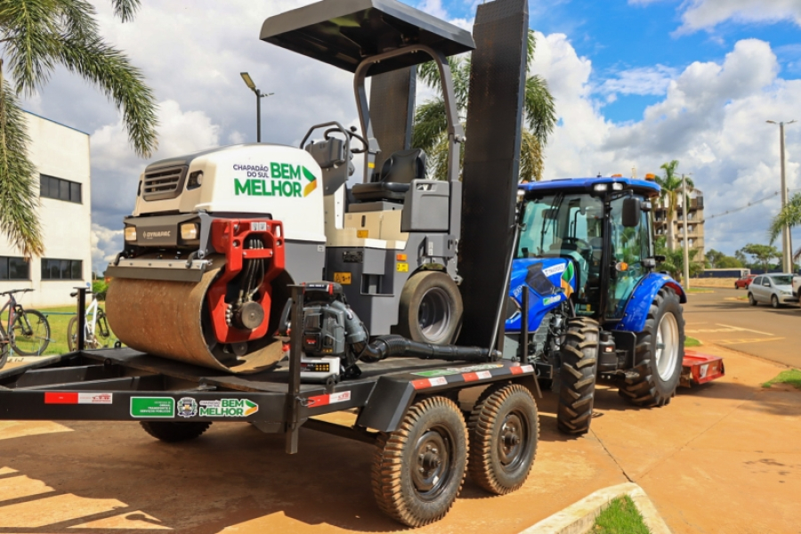 Prefeitura de Chapadão do Sul investe em trator, rolo e equipamentos urbanos