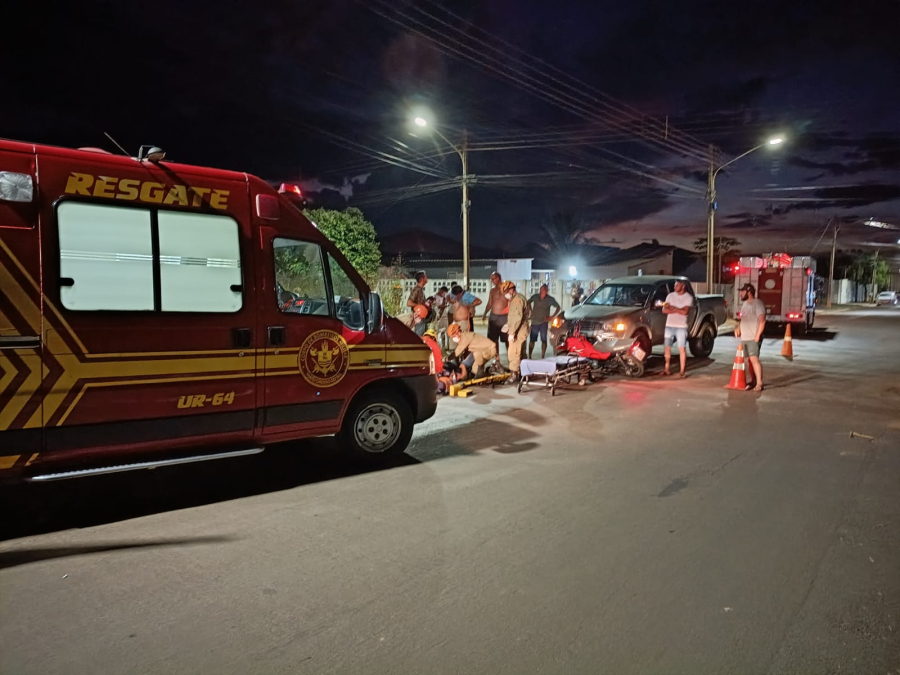 Colisão entre carro e moto deixa homem ferido em Chapadão do Sul