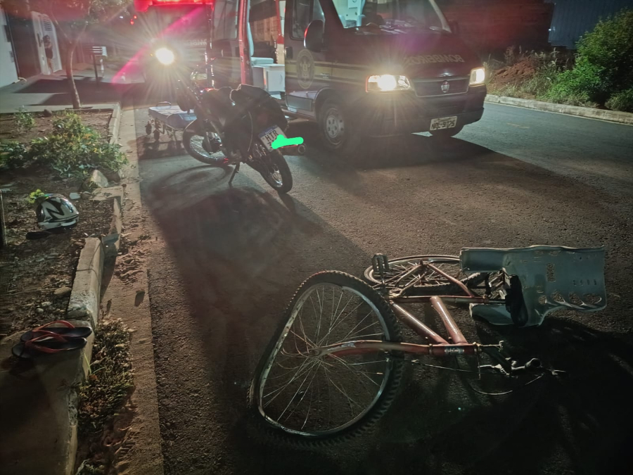 Adolescente avança pare e provoca acidente entre moto e bicicleta em Chapadão do Sul