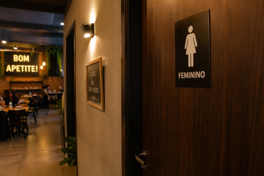 Lei sobre uso de banheiros femininos é sancionada em Campo Grande e repercute em Mato Grosso do Sul