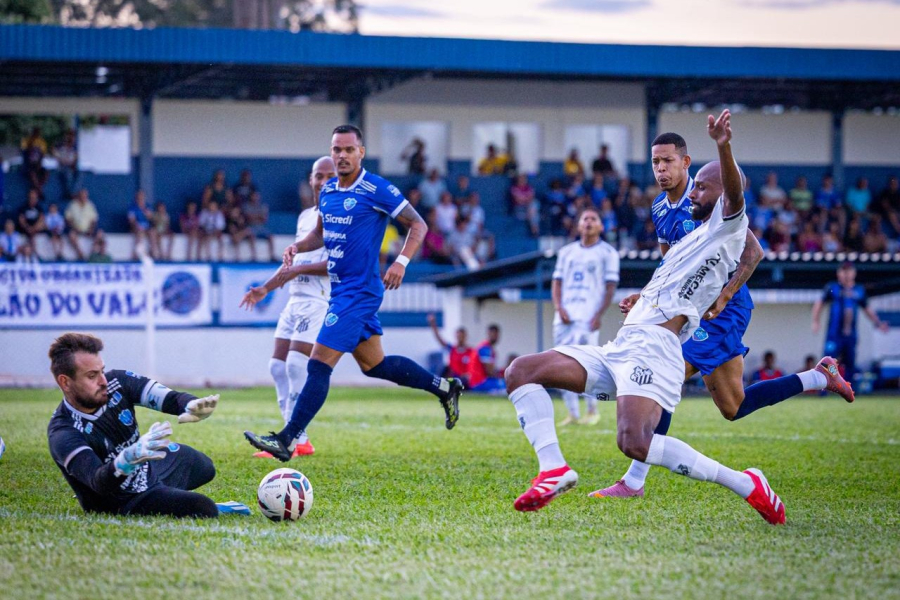 Ivinhema bate Operário e entra forte na briga pela liderança