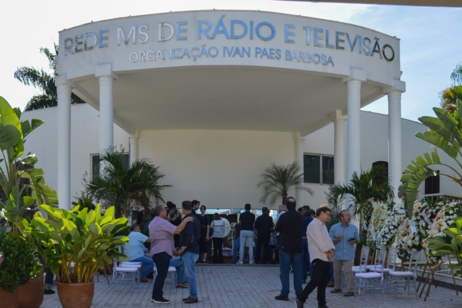 Ivan Paes Barbosa é sepultado sob homenagens em Campo Grande